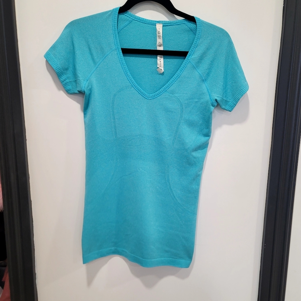 Lululemon Swiftly Tech V Neck Short Sleeve Blue Size 6